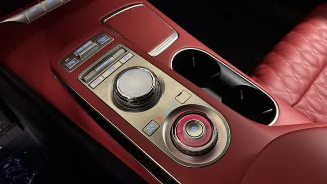 Thumbnail: 2025 Genesis GV70 - 14