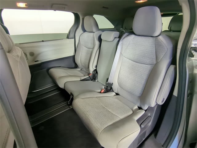 2022 Toyota Sienna LE 29