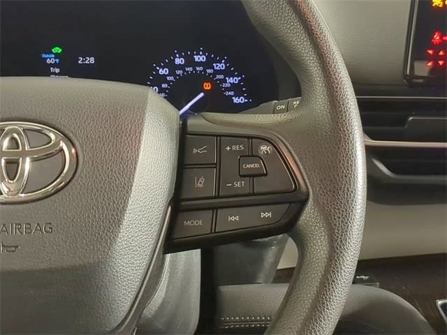 2022 Toyota Sienna LE 32