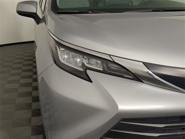 2022 Toyota Sienna LE 26