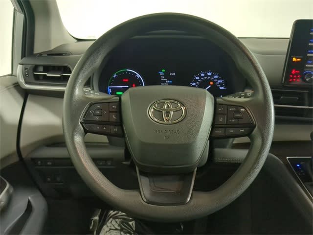 2022 Toyota Sienna LE 14