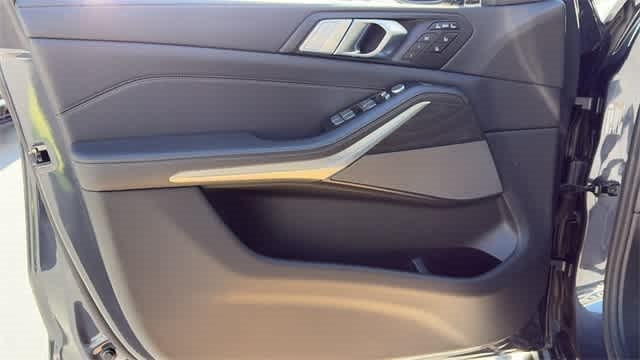 Thumbnail: 2020 BMW X7 - 21