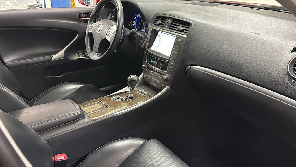 Thumbnail: 2011 Lexus IS - 36