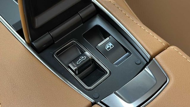 Thumbnail: 2024 Lexus ES - 31