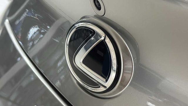 Thumbnail: 2024 Lexus ES - 17