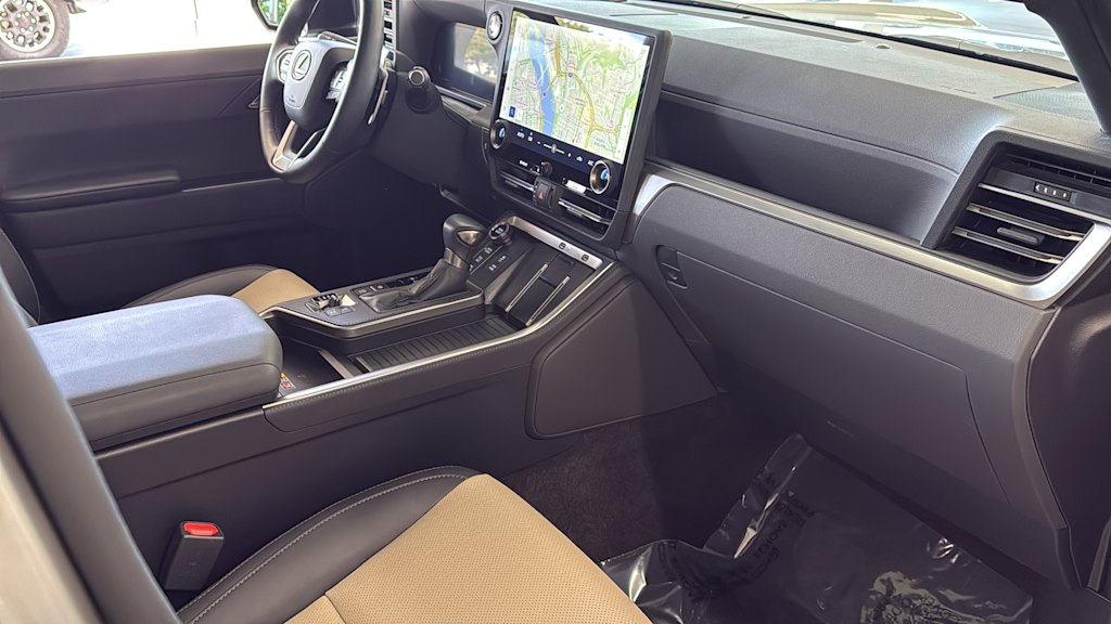 Thumbnail: 2025 Lexus ES - 14