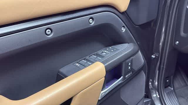Thumbnail: 2025 Land Rover Defender - 22