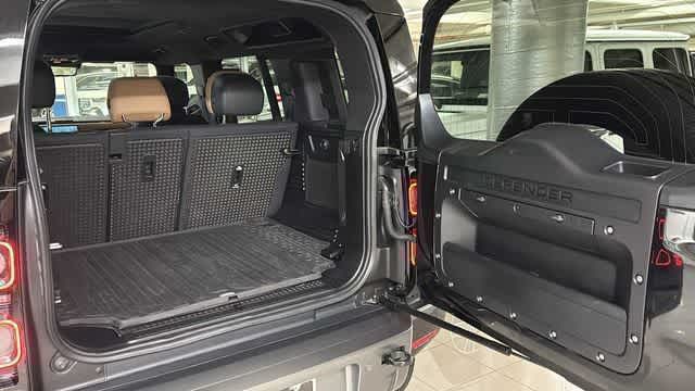 Thumbnail: 2025 Land Rover Defender - 31