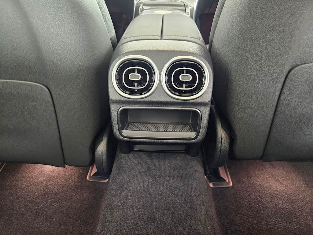 2025 Mercedes-Benz C-Class C 300 37