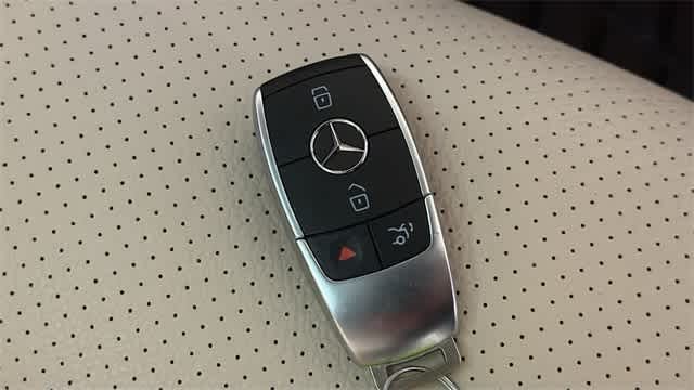 Thumbnail: 2022 Mercedes-Benz GLC - 37