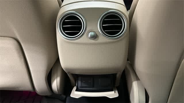 Thumbnail: 2022 Mercedes-Benz GLC - 30