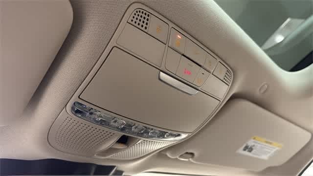 Thumbnail: 2022 Mercedes-Benz GLC - 28