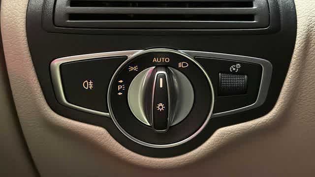 Thumbnail: 2022 Mercedes-Benz GLC - 26