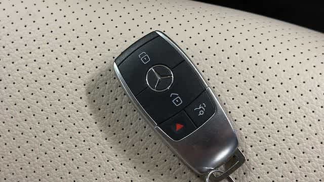 Thumbnail: 2022 Mercedes-Benz GLC - 19
