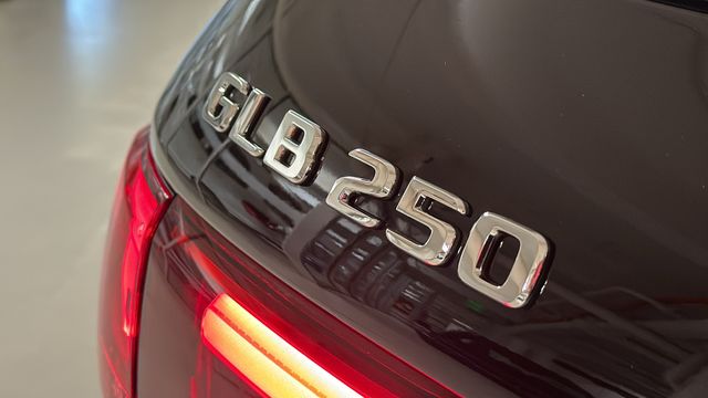 Thumbnail: 2026 Mercedes-Benz GLB - 7