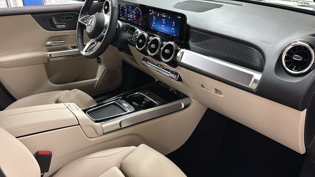Thumbnail: 2026 Mercedes-Benz GLB - 12