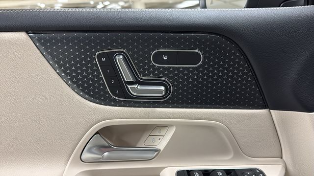 Thumbnail: 2026 Mercedes-Benz GLB - 23