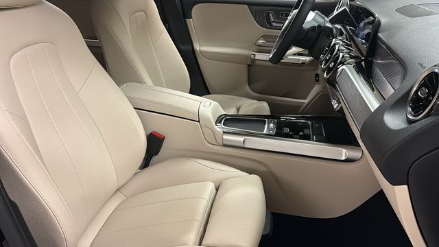 Thumbnail: 2026 Mercedes-Benz GLB - 10