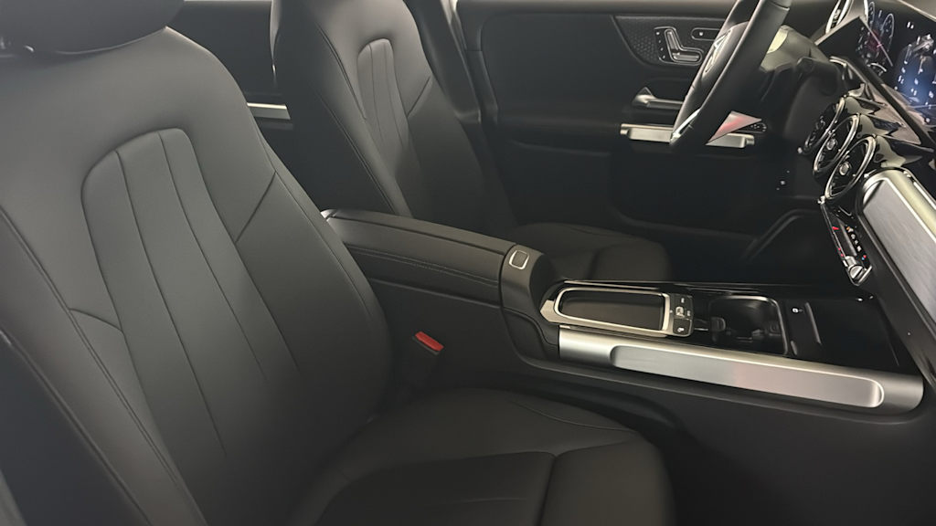 Thumbnail: 2026 Mercedes-Benz GLB - 12