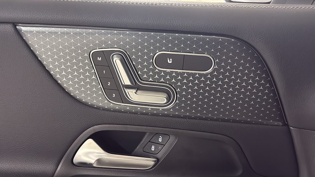 Thumbnail: 2026 Mercedes-Benz GLB - 24