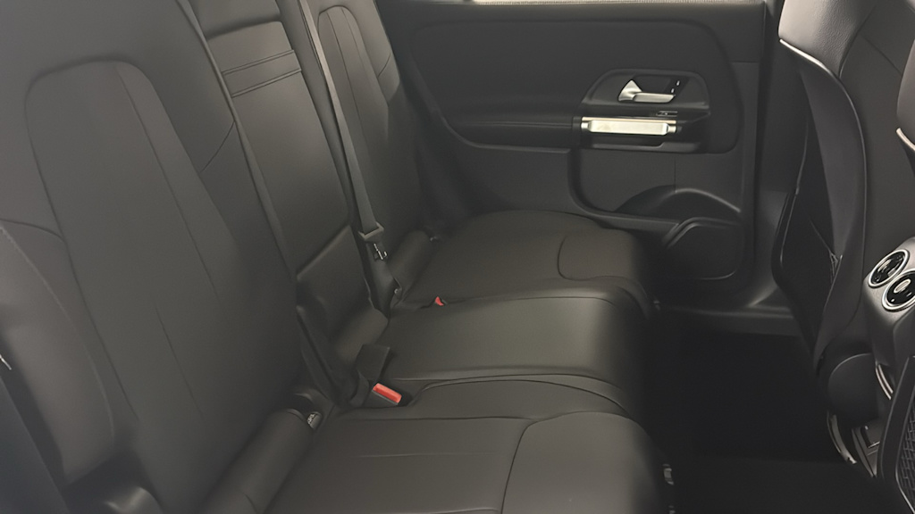 Thumbnail: 2026 Mercedes-Benz GLB - 35