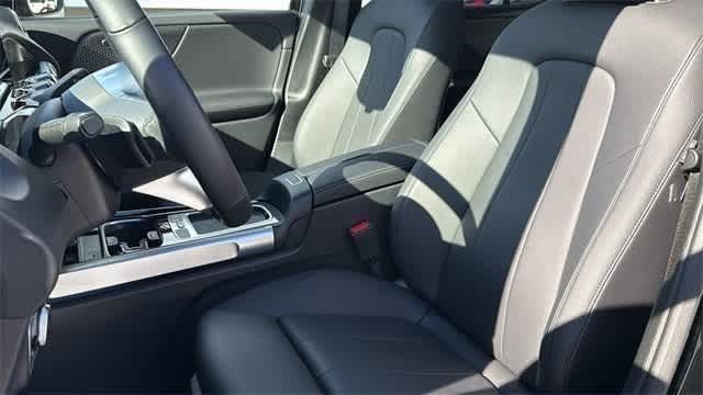 Thumbnail: 2025 Mercedes-Benz GLB - 11