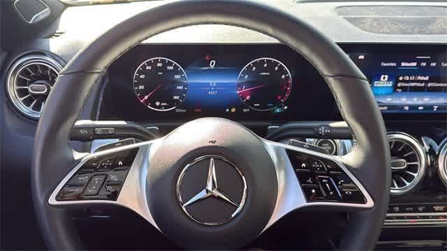 Thumbnail: 2025 Mercedes-Benz GLB - 2