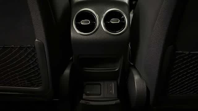 Thumbnail: 2022 Mercedes-Benz GLB - 31