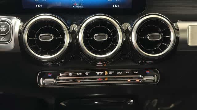 Thumbnail: 2022 Mercedes-Benz GLB - 28