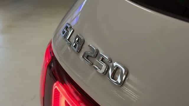 Thumbnail: 2022 Mercedes-Benz GLB - 20