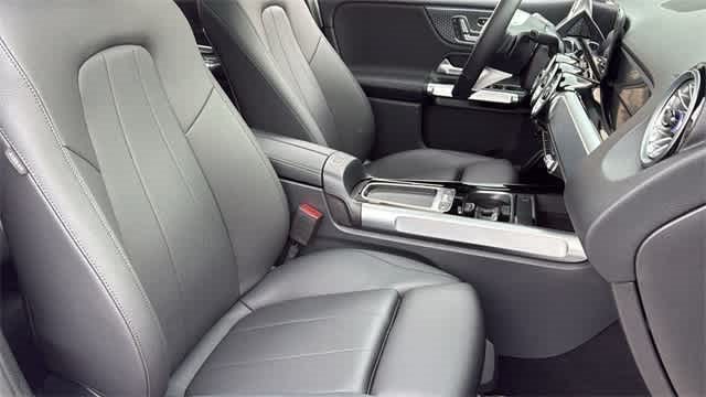 Thumbnail: 2025 Mercedes-Benz GLB - 12