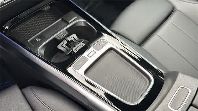 Thumbnail: 2025 Mercedes-Benz GLB - 17