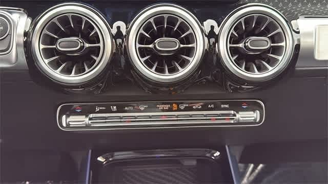 Thumbnail: 2025 Mercedes-Benz GLB - 30