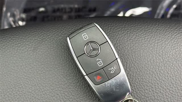 Thumbnail: 2025 Mercedes-Benz GLB - 17