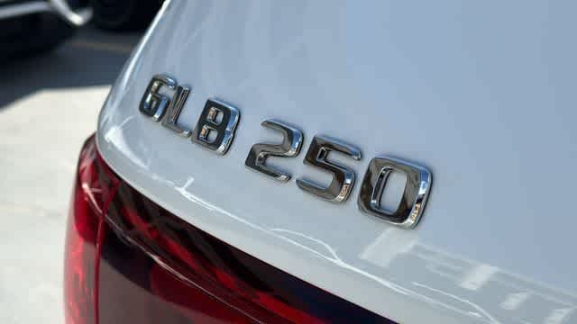 Thumbnail: 2025 Mercedes-Benz GLB - 6