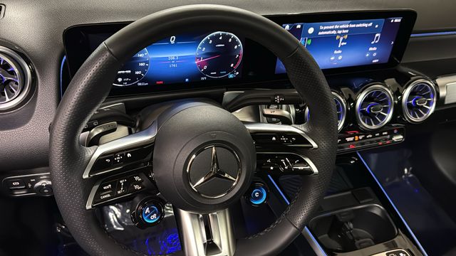 Thumbnail: 2026 Mercedes-Benz GLB - 10
