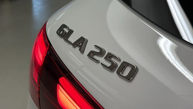 Thumbnail: 2025 Mercedes-Benz GLA - 21