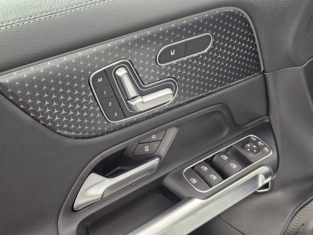 2024 Mercedes-Benz EQB 300 27