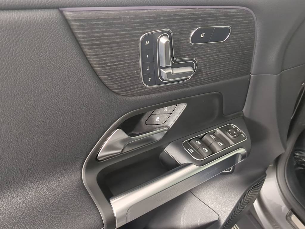 Thumbnail: 2025 Mercedes-Benz EQB - 26