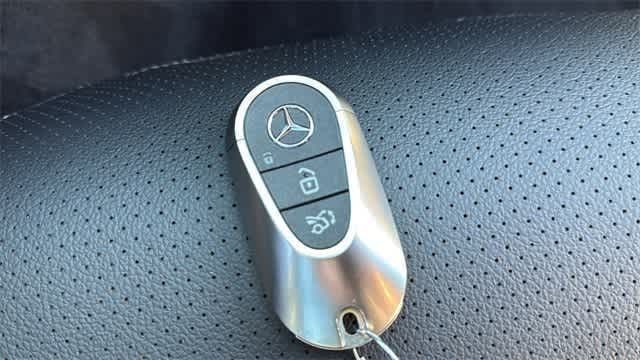 Thumbnail: 2025 Mercedes-Benz GLC - 37