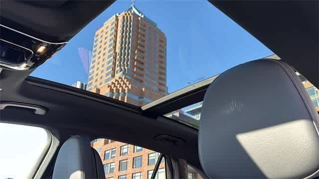 Thumbnail: 2025 Mercedes-Benz GLC - 30