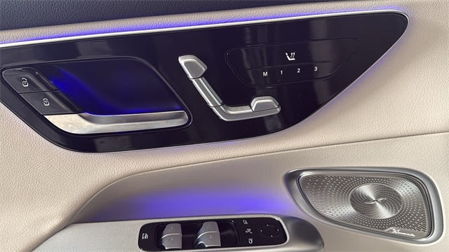 Thumbnail: 2025 Mercedes-Benz GLC - 55