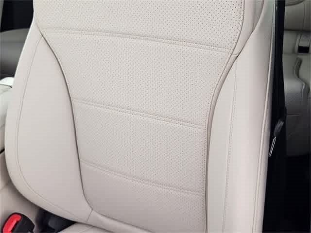 Thumbnail: 2025 Mercedes-Benz GLC - 209