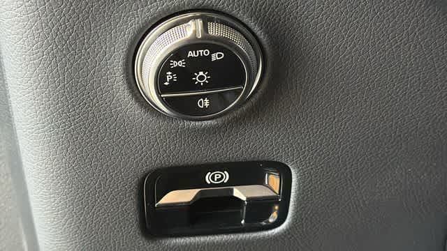 Thumbnail: 2025 Mercedes-Benz GLC - 16