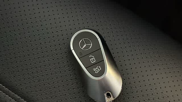 Thumbnail: 2025 Mercedes-Benz GLC - 33