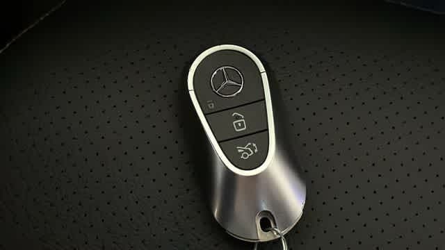 Thumbnail: 2025 Mercedes-Benz GLC - 32