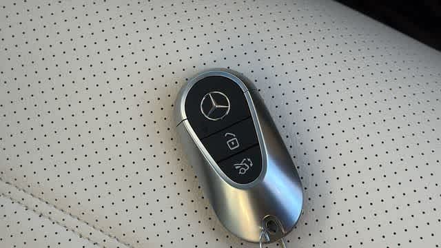 Thumbnail: 2026 Mercedes-Benz GLC - 10