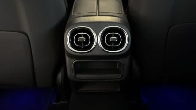 Thumbnail: 2025 Mercedes-Benz GLC - 30