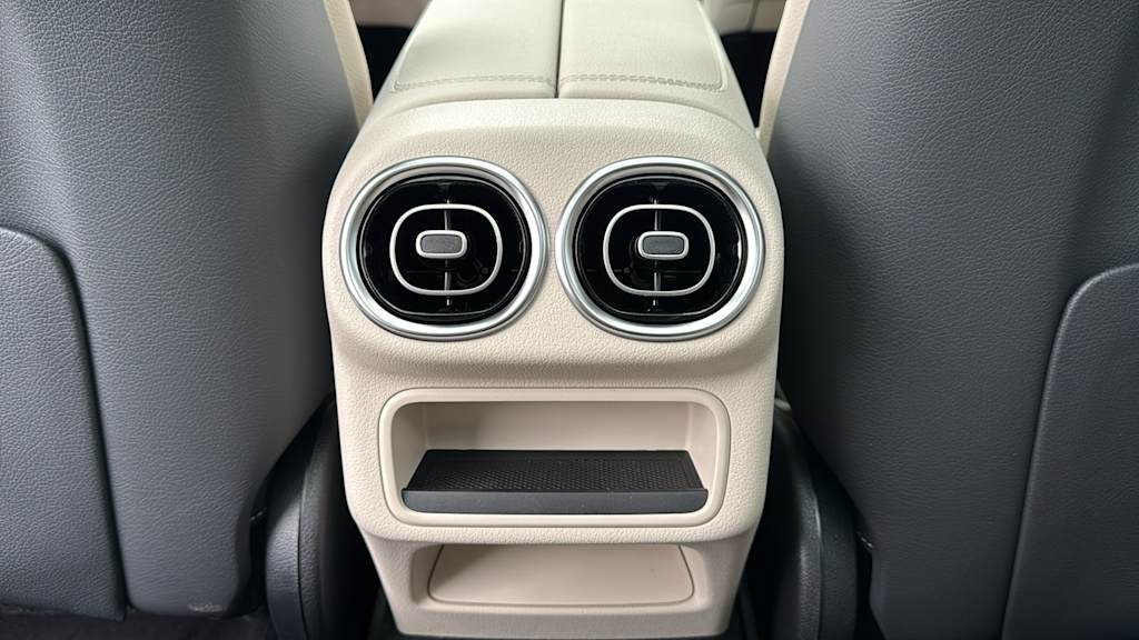 Thumbnail: 2025 Mercedes-Benz GLC - 31