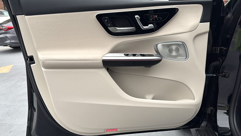 Thumbnail: 2025 Mercedes-Benz GLC - 23